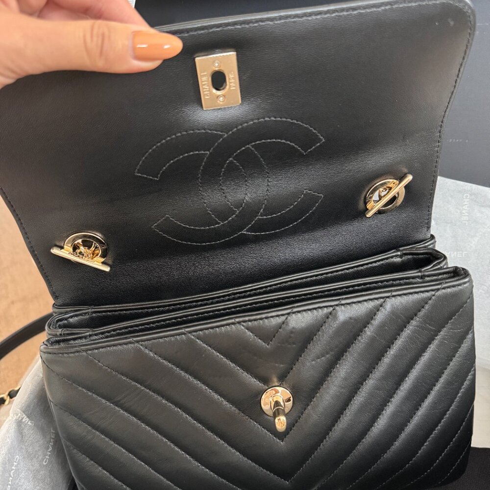 100% authentic CHANEL Trendy Small Chevron in Black Lambskin GHW - Picture 8 of 16